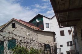 TISNO- 3 etaže, 8 apartmana, konoba, Tisno, Ev