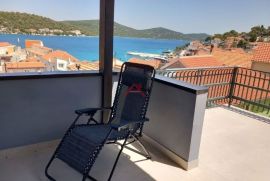 TISNO- 3 etaže, 8 apartmana, konoba, Tisno, Ev