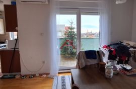 Oporovec, 3 - sobni stan 56m2 + 20 m2 terase, garaža i vajsko parkirno mjesto, Zagreb, Wohnung