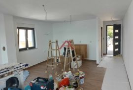 Dramalj, dvoetažni stan, 100 m2, okućnica, pogled!, Crikvenica, Wohnung