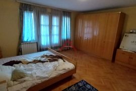 Zagreb, Dubrava, poslovno stambena kuća 190 m2, velikog potencijala, Zagreb, بيت