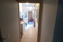 Zagreb, Dubrava, poslovno stambena kuća 190 m2, velikog potencijala, Zagreb, بيت