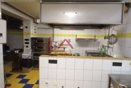 Zagreb, Dubrava, poslovno stambena kuća 190 m2, velikog potencijala, Zagreb, بيت