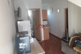 VIR- 7 apartmana i obiteljski dvosobni stan + 2 gradilišta, Vir, Ev