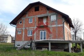 Gospić, 388m2 GBP, 4 etaže na parceli od 10.117m2, Gospić, Ev