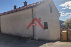 Bribir-kuća s dva stana i dvorištem, Vinodolska Općina, House