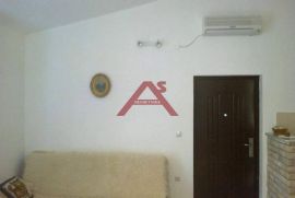 VIR- KUĆA SA 4 APARTMANA NA JUŽNOJ STRANI OTOKA, Vir, Дом