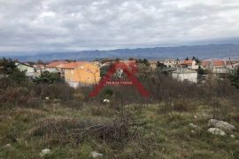 Otok Krk, Polje, gradilište uz cestu, Dobrinj, Terra