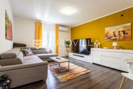 Split, Kman, dvosoban stan na prvom katu, Split, Apartamento