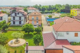 ISTRA, UMAG - Apartmanska kuća sa bazenom u blizini mora, Umag, Casa