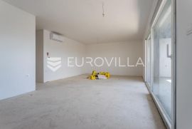 Čiovo, trosoban penthouse s krovnom terasom i predivnim pogledom, Okrug, Apartamento