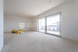 Čiovo, trosoban penthouse s krovnom terasom i predivnim pogledom, Okrug, Apartamento