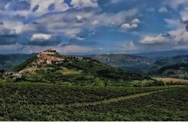 Simpatična kuća sa 2 stana na lijepoj lokaciji, Motovun, Istra, Motovun, Casa