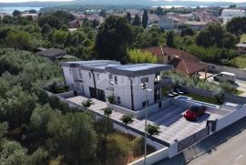 ISTRA, MEDULIN - Moderna duplex kuća sa bazenom!, Medulin, Дом