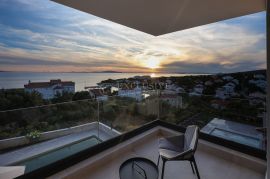 OTOK PAG, NOVALJA - MODERNA VILLA S BAZENOM U BLIZINI MORA, SUNSET, Novalja, بيت