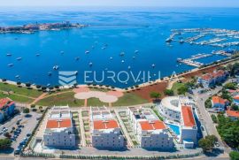 Istra, Umag, opremljen penthouse, velika terasa, pogled na more B29, Umag, Stan