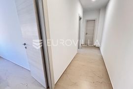 Pula, Centar - dugoročni najam trosobnog stana, 3. kat, NKP 56.54 m2 - PRVI NAJAM, Pula, Kвартира