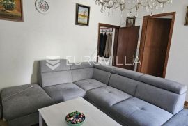 Osijek, Centar/Gornji grad, kuća 180 m2 u nizu s dvorištem 90 m2, Osijek, House