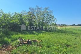 Mješovito građevinsko zemljište - Radeki Polje blizu Pule, Marčana, Tierra