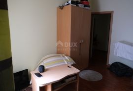 ZADAR, VRSI - Elegantna Apartmanska Kuća s Prostranim Zelenim Dvorištem, Svega 50 Metara od Obale!, Nin, Дом