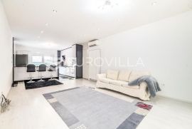 Zagreb, centar, Buconjićeva, četverosoban stan 226 m2, terasa + 2 PM, Zagreb, Apartamento