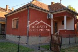 Batočina - Batočina - 45m2+72m2+160m2 na 39+35ari ID#17389, Batočina, Casa