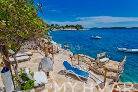 Kuća sa privatnom plažom u gradu Hvaru, Hvar, Дом