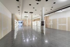 Zagreb, strogi centar, ulični poslovni prostor 350 m2, TOP lokacija, Zagreb, Commercial property