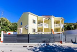 CRIKVENICA, DRAMALJ - Vila novije gradnje s bazenom!, Crikvenica, بيت