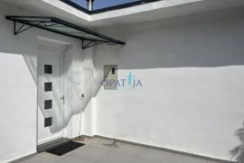 Opatija centar- renoviran stan 2s+db sa parkirnim mjestom, Opatija, Διαμέρισμα