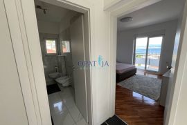 Opatija centar- renoviran stan 2s+db sa parkirnim mjestom, Opatija, Διαμέρισμα