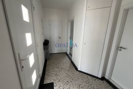 Opatija centar- renoviran stan 2s+db sa parkirnim mjestom, Opatija, Διαμέρισμα