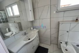 Opatija centar- renoviran stan 2s+db sa parkirnim mjestom, Opatija, Διαμέρισμα