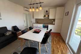 Opatija centar- renoviran stan 2s+db sa parkirnim mjestom, Opatija, Διαμέρισμα