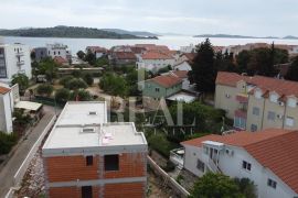 Dvojna kuća P+1 134m2+ okućnica 170m2, Vodice, Casa