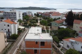 Dvojna kuća P+1 128m2+ okućnica 105m2, Vodice, Casa