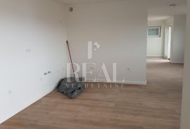 CRIKVENICA-ATRAKTIVNA LOKACIJA, LUKSUZNI 3S+DB, DVA PARKIRNA MJESTA, Crikvenica, Apartamento