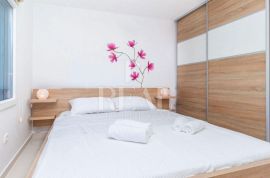 DRAMALJ-KOMPLETNO NAMJEŠTEN STAN, 2S+DB SA TERASOM, SPREMIŠTEM I PARKIRNIM MJESTOM, Crikvenica, Appartment