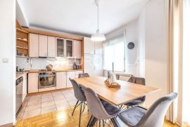 Zagreb Rudeš prekrasan četverosoban stan 105 m2, Zagreb, Appartment