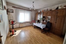 Zaprešić, samostojeća kuća 85 m2 sa okućnicom 580 m2 i garažom., Zaprešić, Famiglia