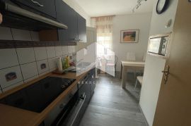 Novi Vinodolski, kuća s tri apartmana, Novi Vinodolski, Maison