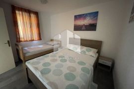 Novi Vinodolski, kuća s tri apartmana, Novi Vinodolski, Maison