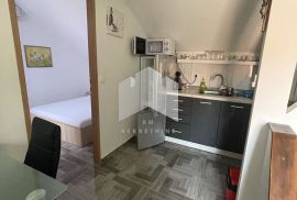 Novi Vinodolski, kuća s tri apartmana, Novi Vinodolski, Maison