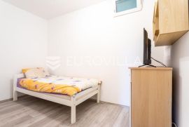 Split, Pujanke, jednosoban stan s potencijalom, Split, Appartement