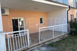 STAN 72m2 SA VRTOM, Poreč, Apartamento