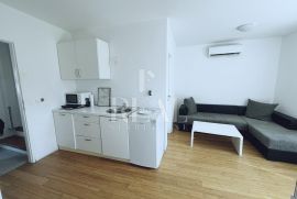 Pomer dva stana po 60m2 ,400m od mora !, Medulin, Appartment