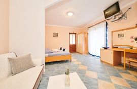 Apartmanska kuća nedaleko mora, Umag, Istra, Umag, Casa