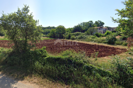 ISTRA, SVETI LOVREČ - Zemljište na rubu građevinske zone, s 3 strane okruženo netaknutom prirodom, Sveti Lovreč, Terreno