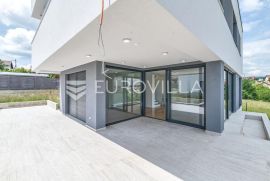 Zagreb, Gornji Bukovac, moderna vila sa bazenom, 318 m2, NOVOGRADNJA, Zagreb, Kuća