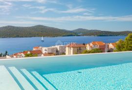 DALMACIJA, ŠIBENIK - Luksuzna villa sa bazenom nogometnim igralištem i saunom, Šibenik, Дом